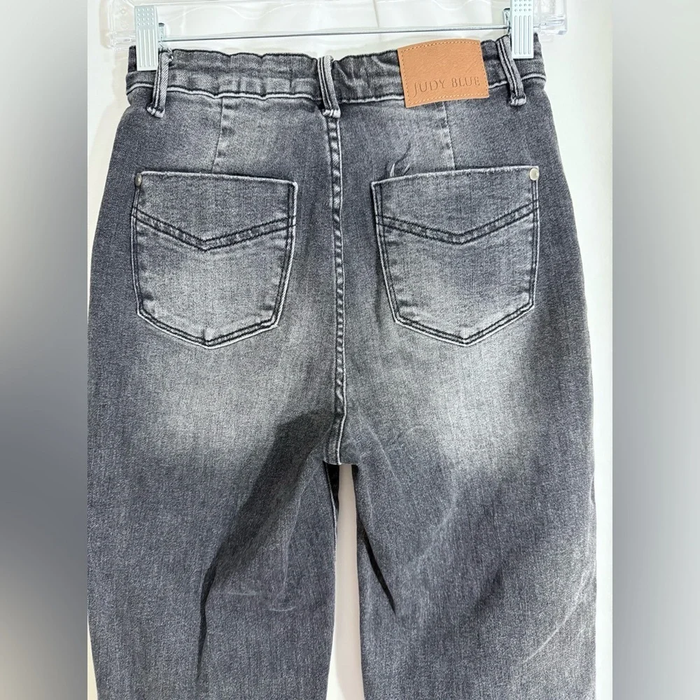 Judy Blue Knoxville High Rise Wide Leg Crop Jeans In A Chic Grey Ombre Color - Picture 12 of 16